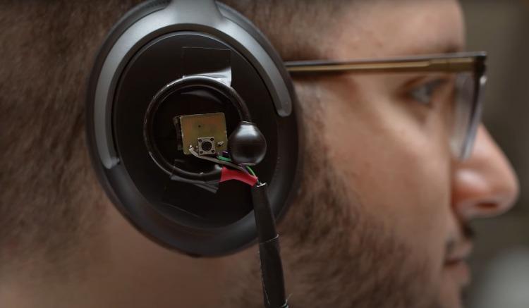 Cutting-Edge AI-Powered Headphones: Isolating Voices in Noisy Environments